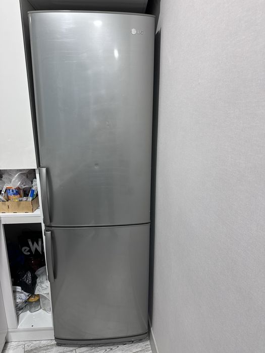Холодильник LG в хорошем состоянии