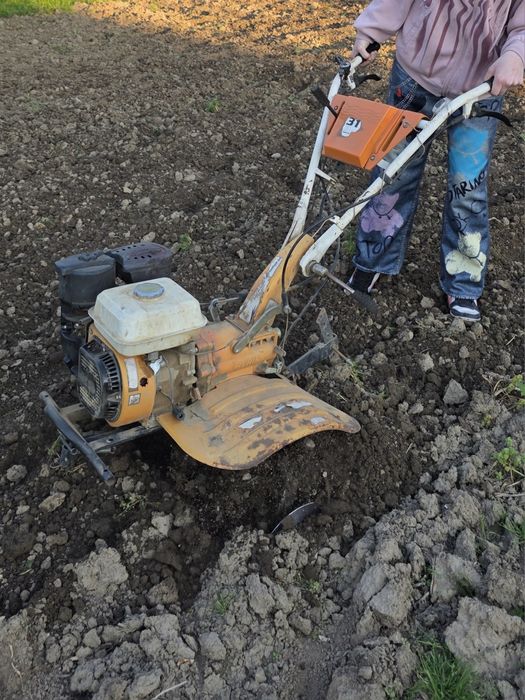 Vând motocultor ruris