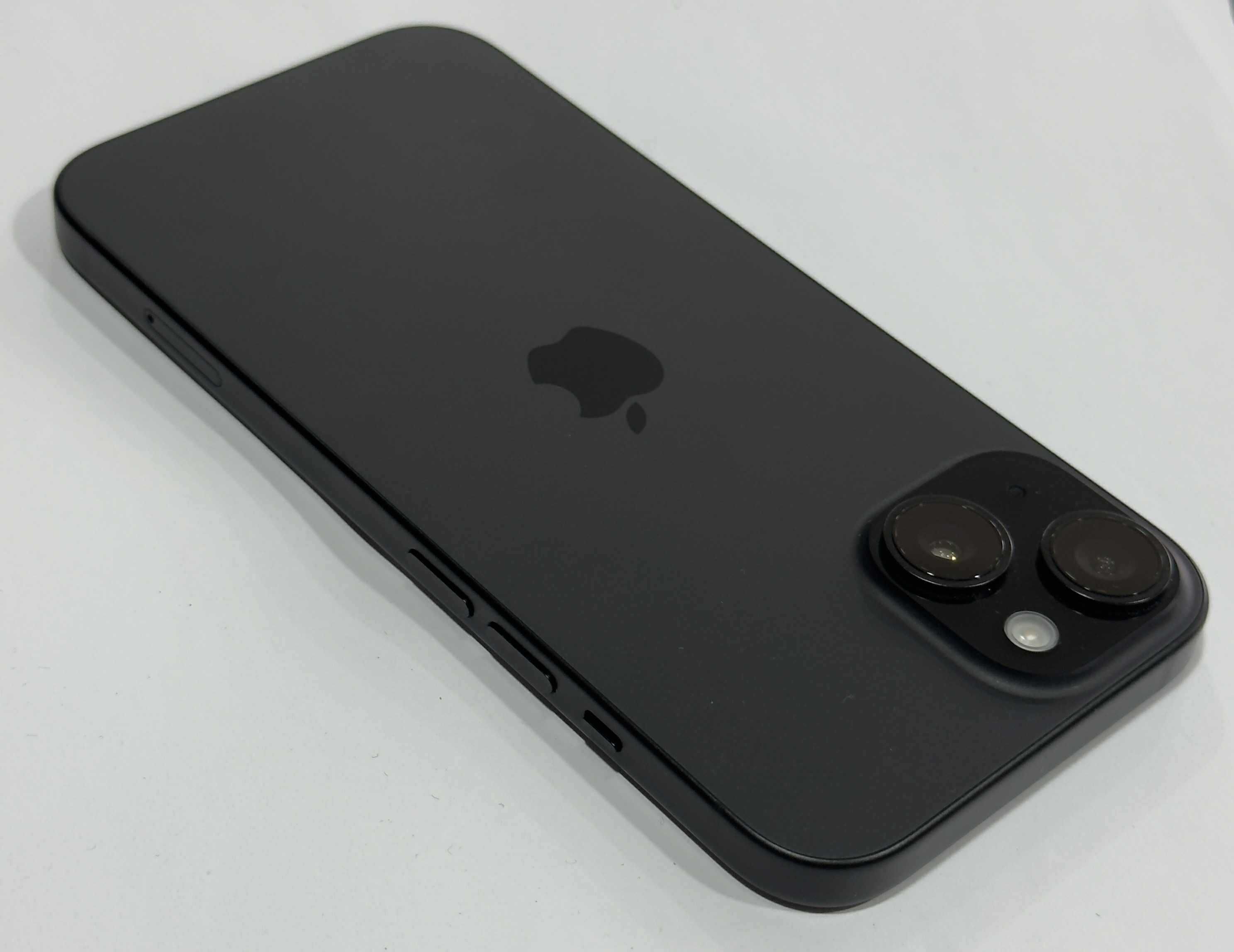 Продавам Apple iPhone 15 128GB с гаранция до 01.2026г