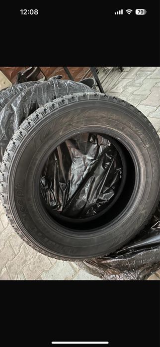 Продам комплект зимних шин на лепучке Hankook225/65 R17. Цена за компл