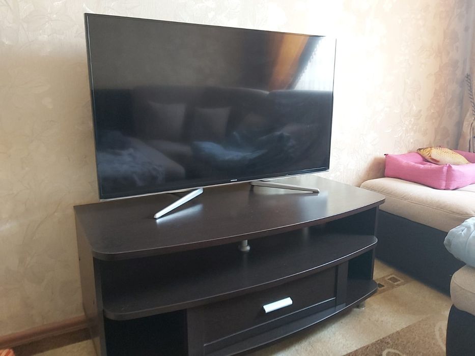 Продаётся телефизор и тумба