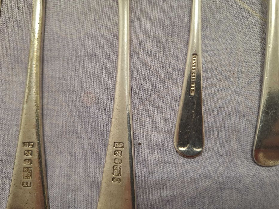 Tacâmuri argint pt colecționari extrem de vechi. Made in England.