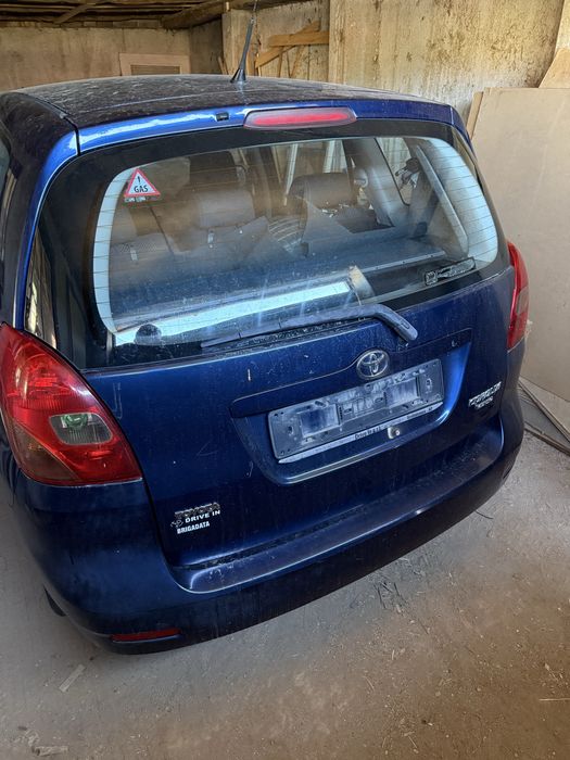 Toyota Corolla Verso 2002 на части
