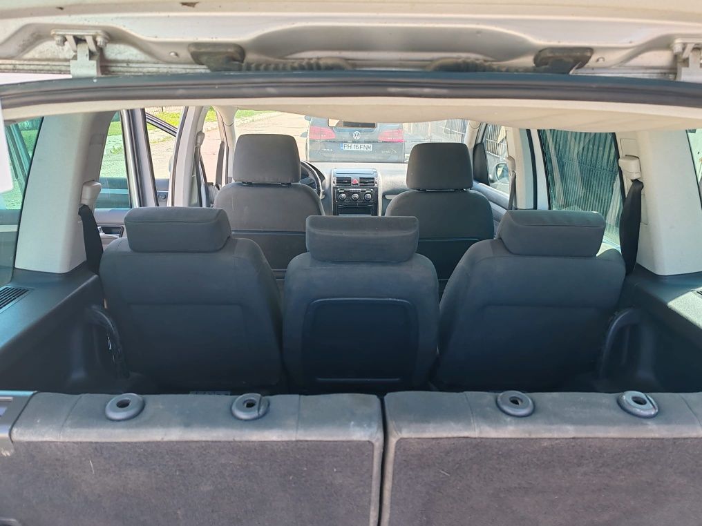 VAND Volkswagen Touran 7 Locuri