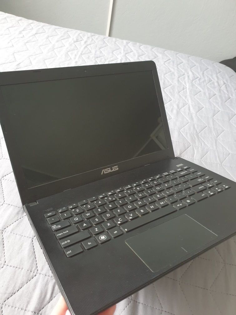 Laptop Asus X401U