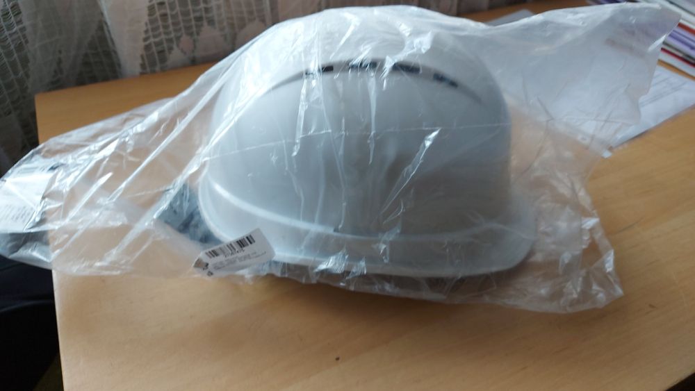 Каска за работа на височина и спортно катерене