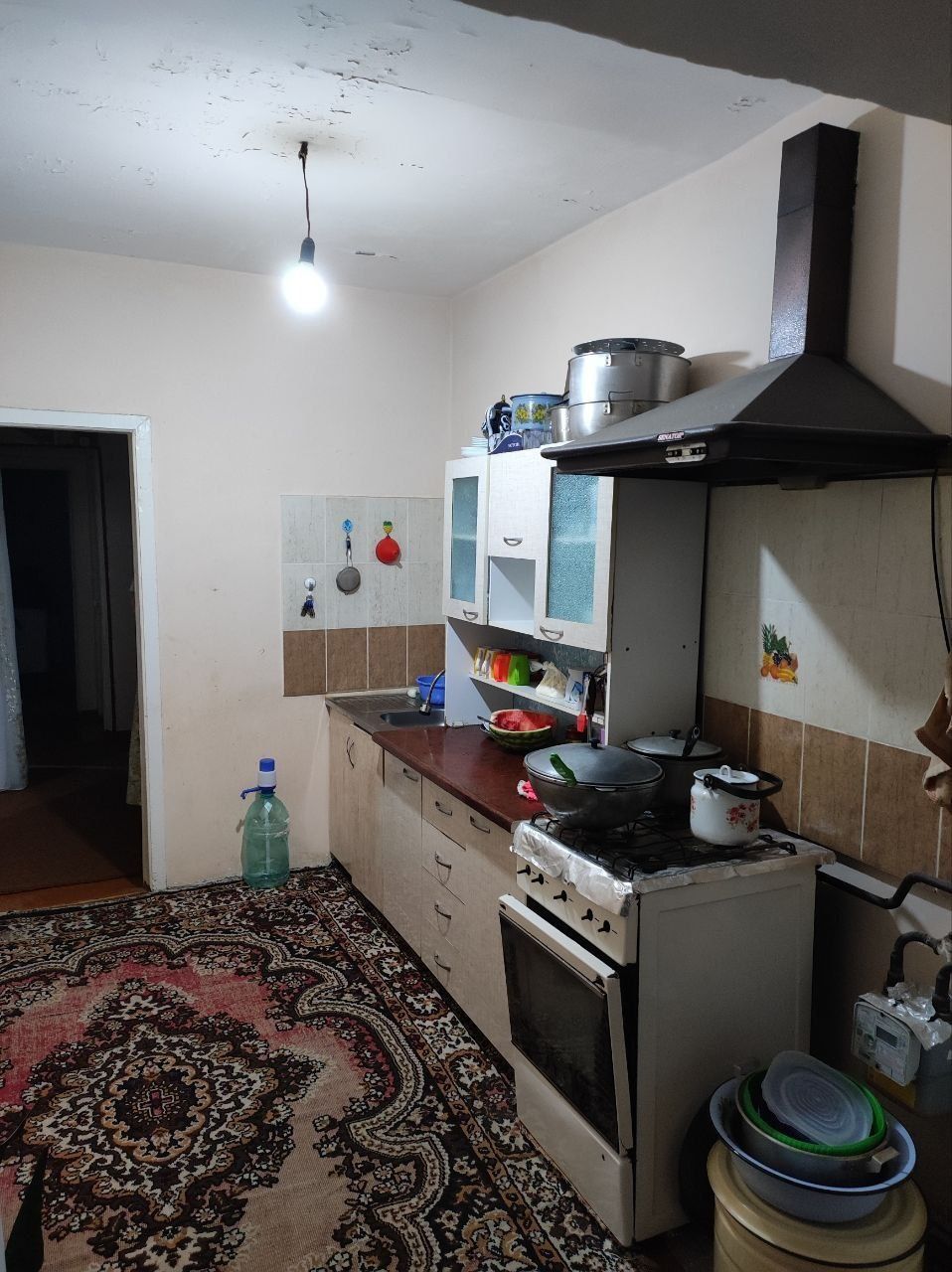 Бекабодда 3 хонали уй сотилади (77 Сербия)