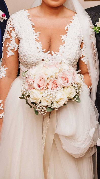 Vand rochie de mireasă prințesa cu dantelă si perle by Nicoleta Negura