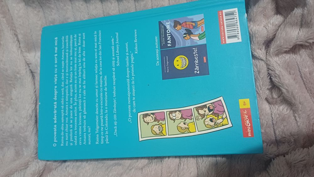 Carte: surori Raina Telgemeier