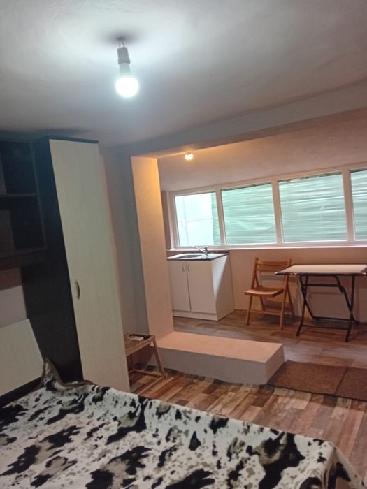 inchiriez garsoniera la curte