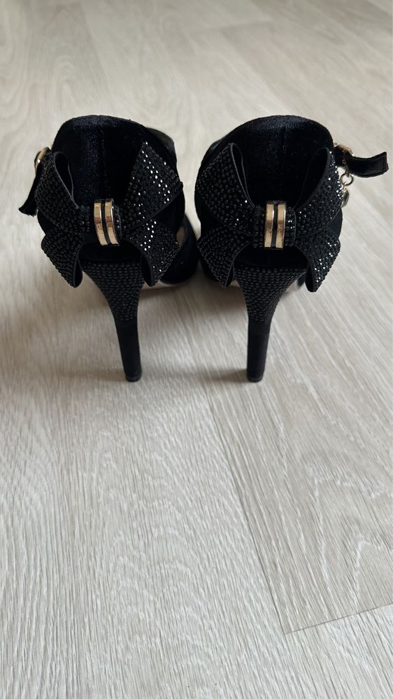 черная женская обувь