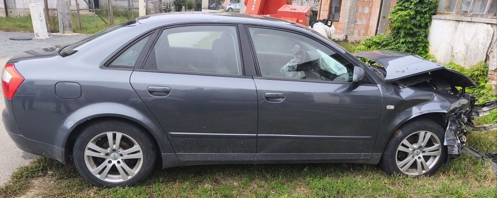 Audi A4, 2002, 1.6 benzina - avariat