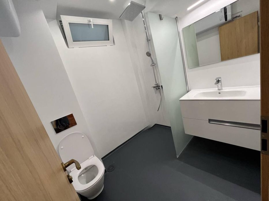 Дава се под наем Тристаен апартамент в Бургас, Център - 92 кв.м за 969 € - Снимка #7