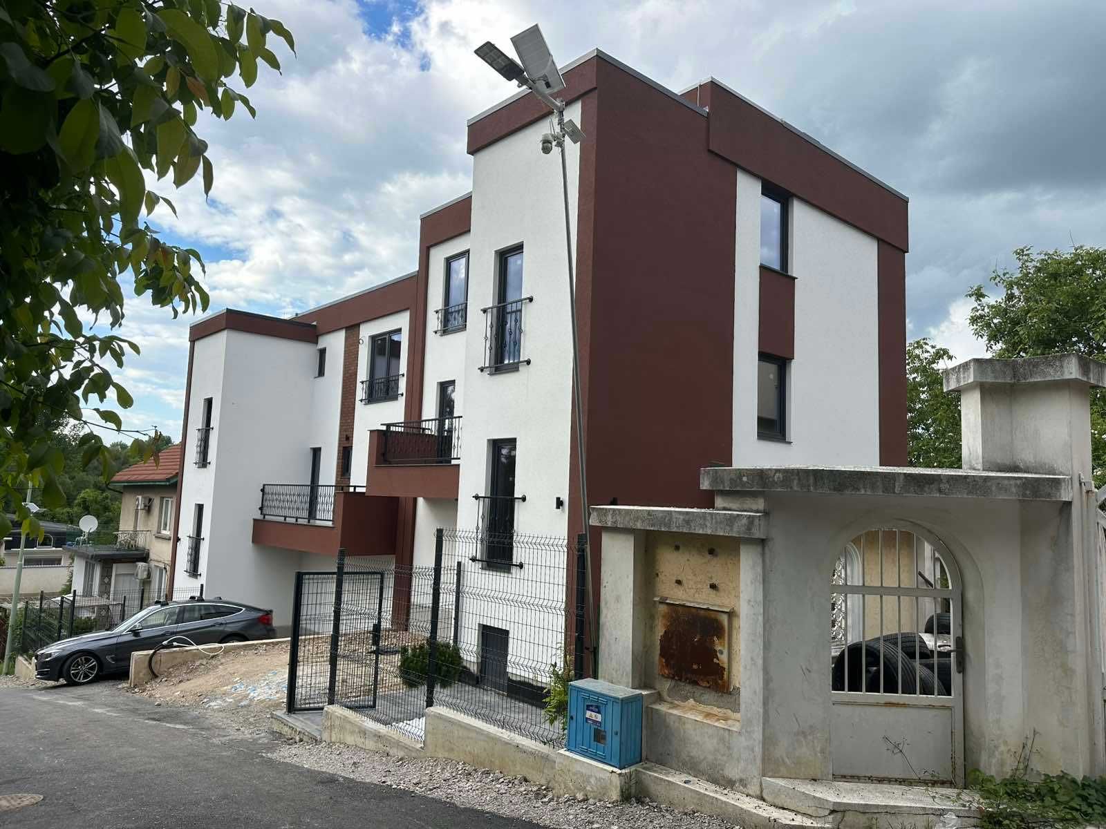 Продава КЪЩА в гр. Банкя до Фантастико от Инвеститор