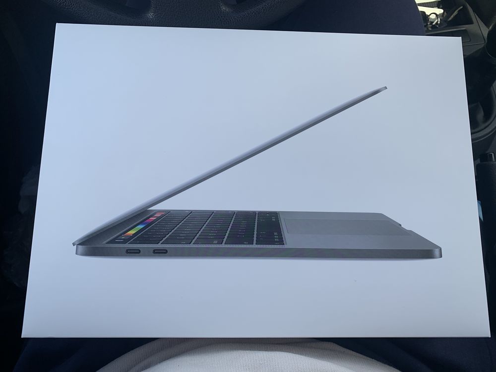 Продам MacBook Pro с Touch Bar