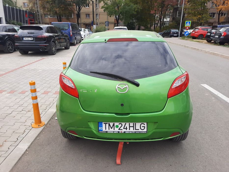 Vand Mazda 2 avariata