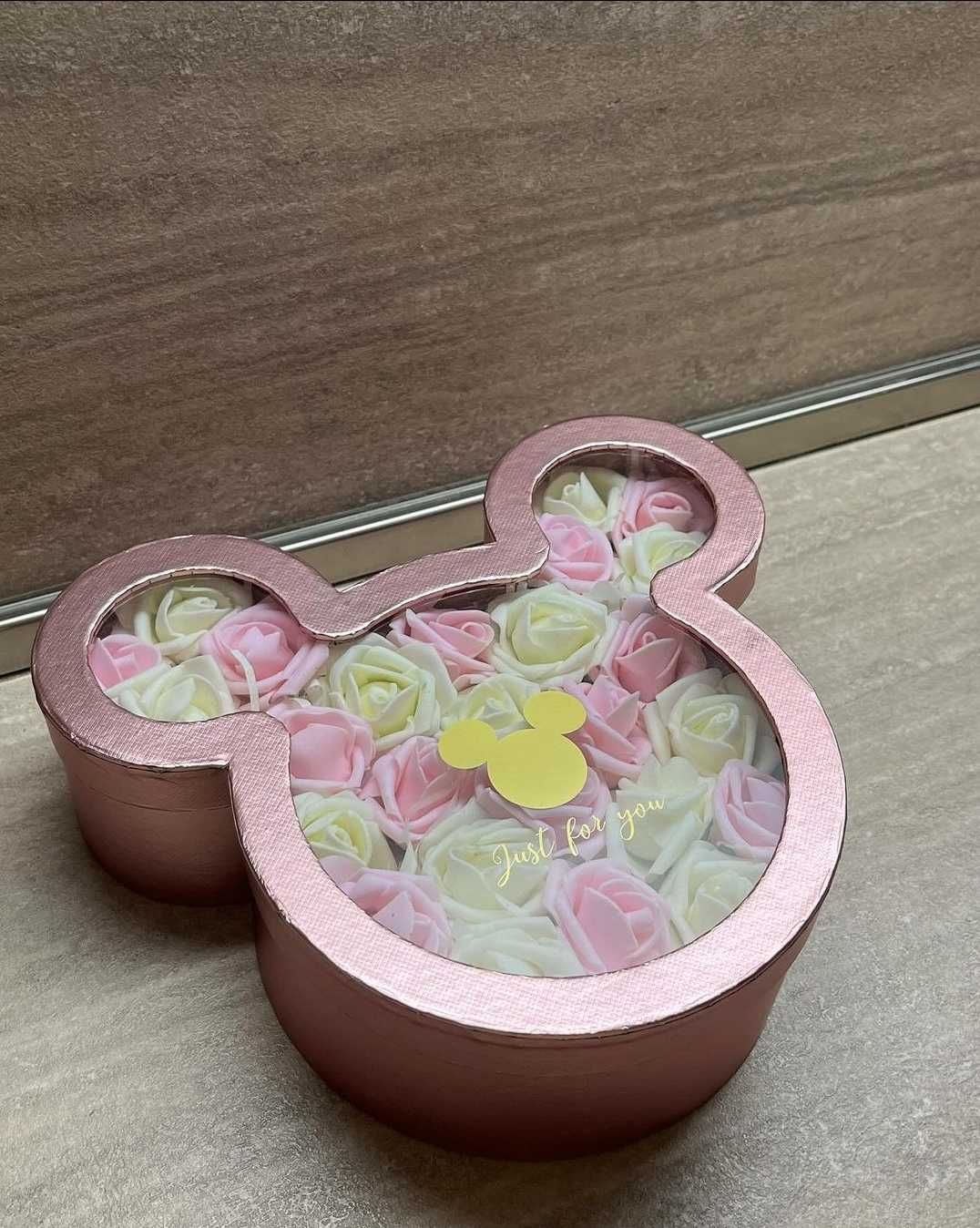 Кутия Miki с вечни рози