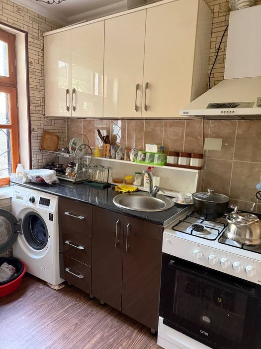 Продаю 2/1/2 завод шампанским вин(Машхадий ул.)