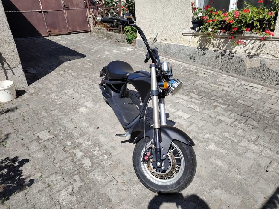 Chopper electric, Scuter electric. 2 baterii (12A si 20A) + 2 Casti.