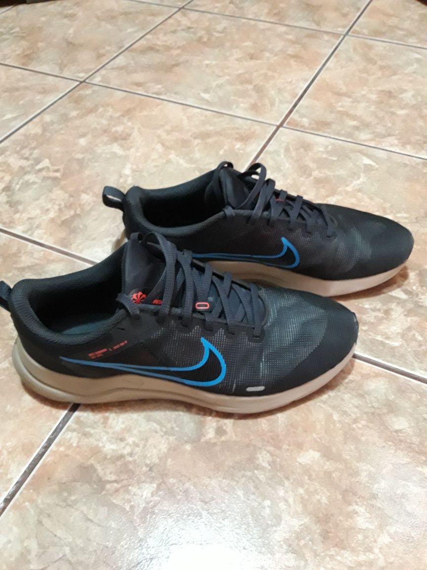 Adiaasi nike marimea 40,5