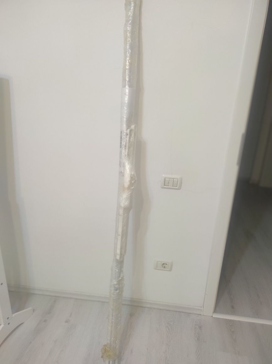 Uscător rufe care se montează pe tavan , este nou ,  sigilat