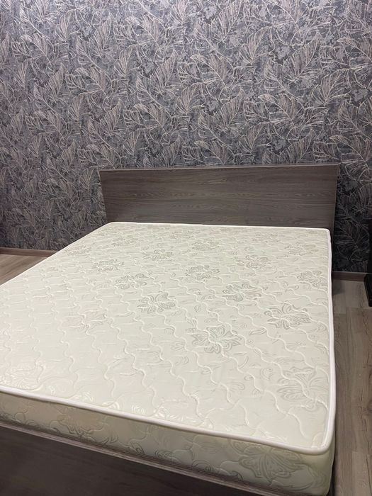 продам двуспальную кровать