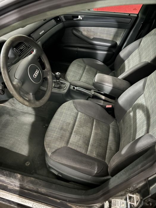 Curatare tapiteri auto