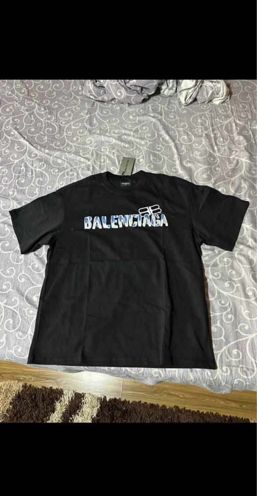 Tricou Balenciaga