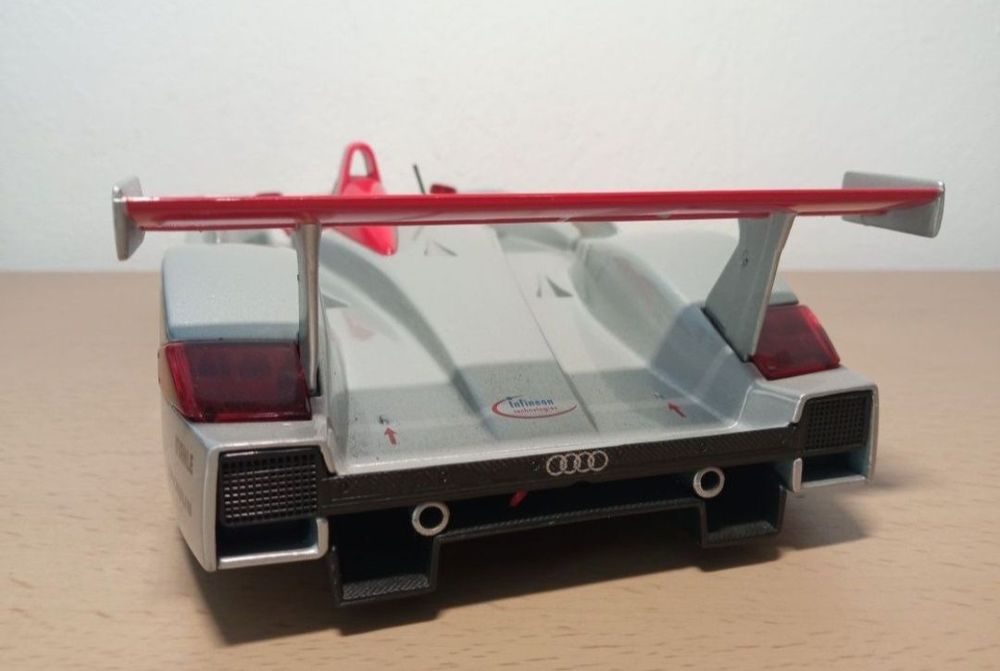 Audi R8 lemans maisto scara 1:18