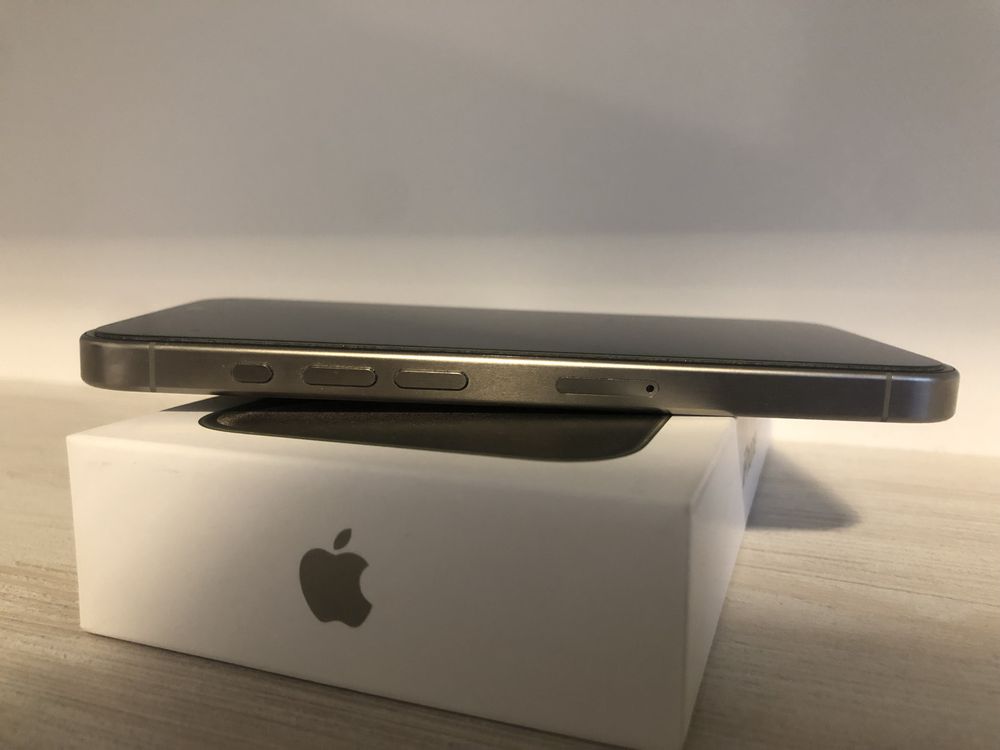 iPhone 15 pro Natural Titanium 128GB