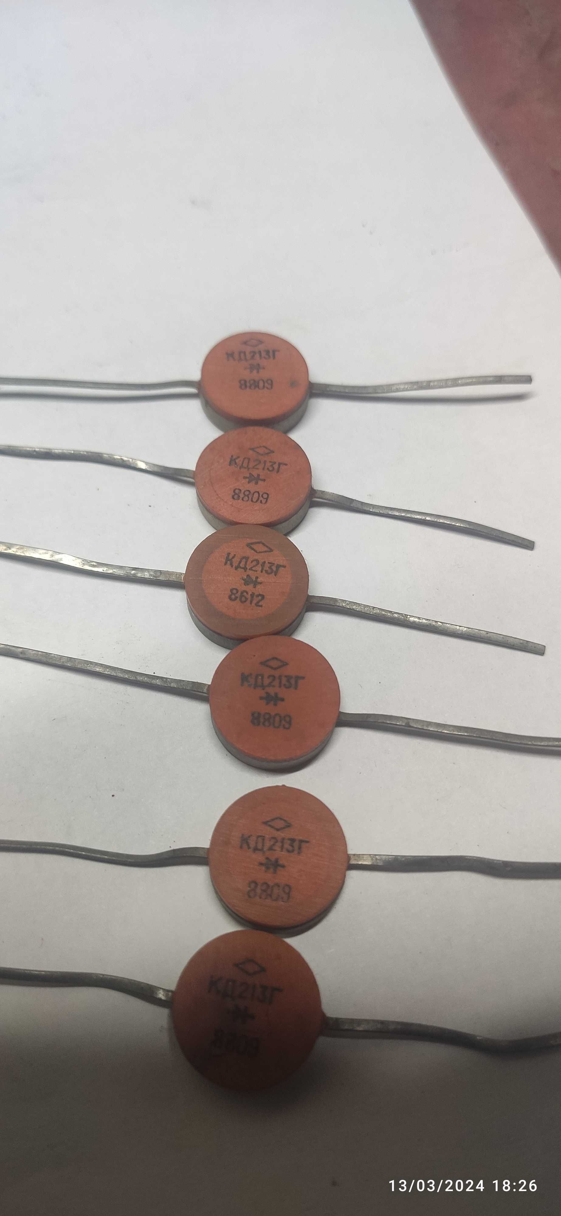 Componente electronice, tiristori și diode.