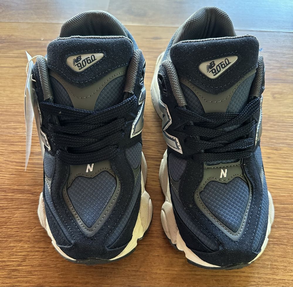 Маратонки New Balance 9060 от 36 до 40 размер в тъмно синьо