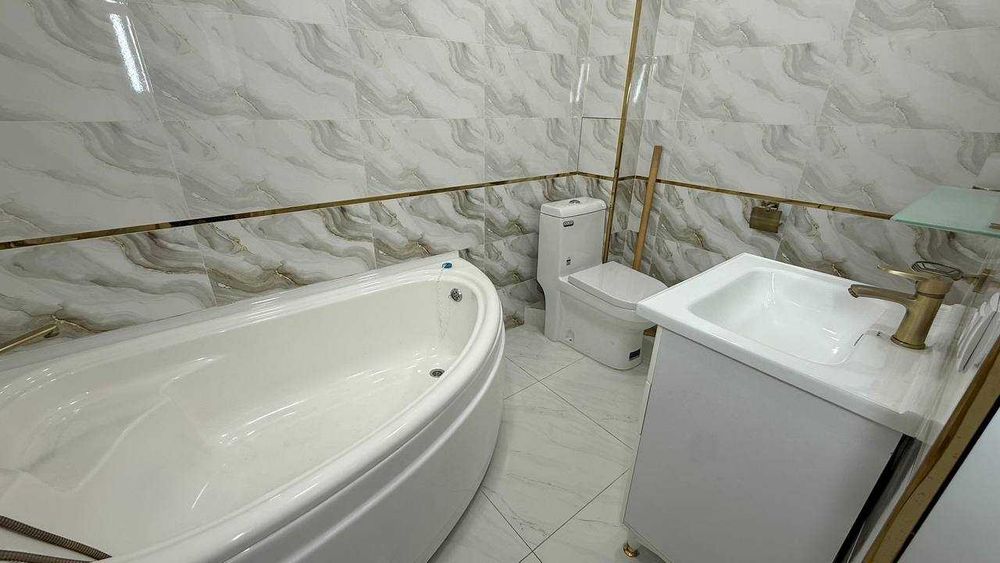 Шахар маркази Сафия 1 қаватда 4 хонали квартира сотилади.ID: 1531