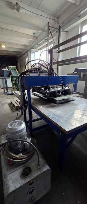 Utilaj de scos ramele de la panourile fotovoltaice