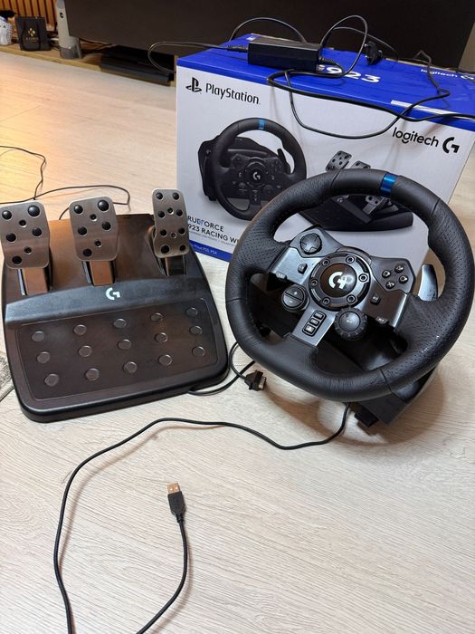 Volan Logitech G923 Trueforce pentru PS5, PS4 and Pc
