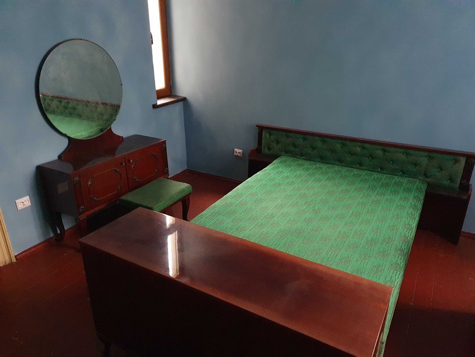 Mobilier dormitor clasic (pat, ladă depozitare, comodă, 2 x șifoniere)