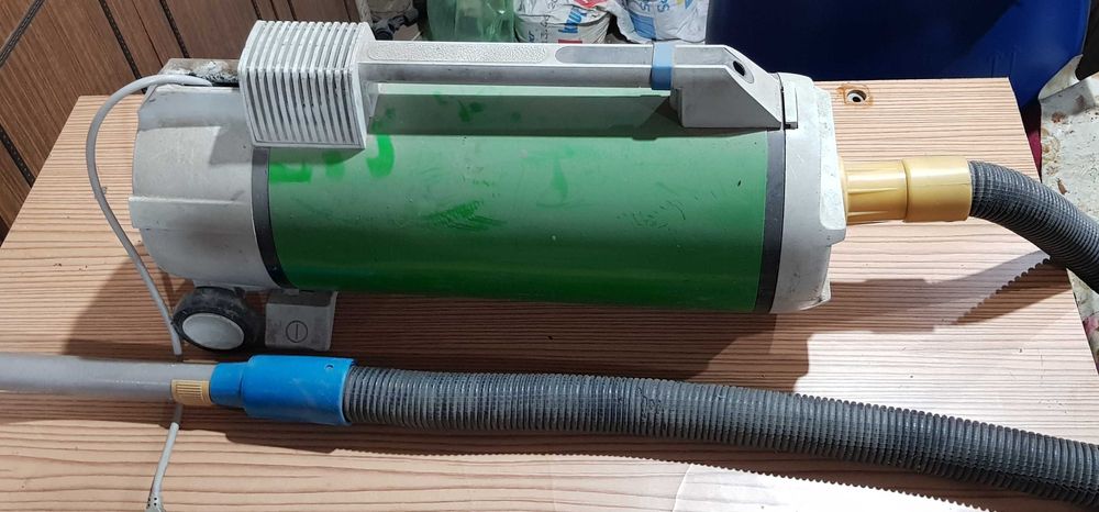 Продам пылесос Ракета,б/у, рабочий для гаража,стройки.Цена 5000 тн.