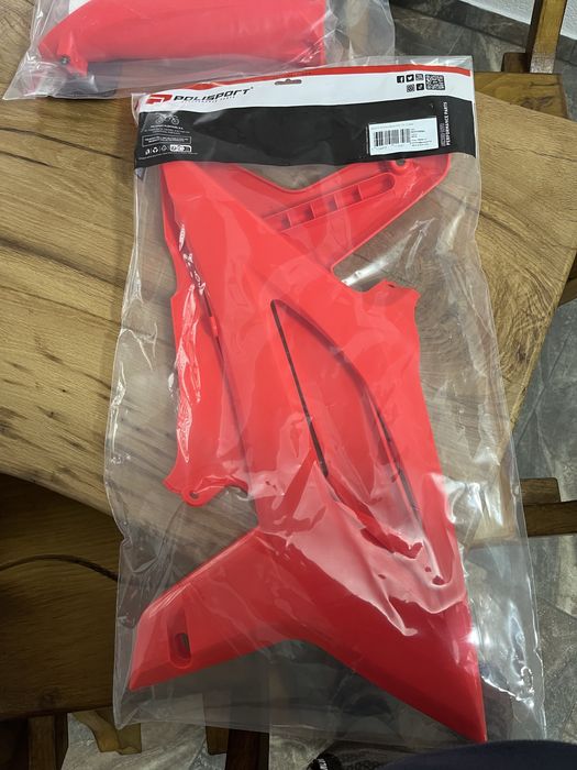 Vând carene BETA RR POLISPORT noi, sigilate