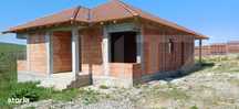 Casa la rosu de vanzare, cu 3 camere, 105 mp, zona Sigmir