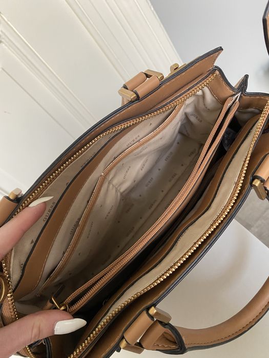 Дамска чанта - Guess