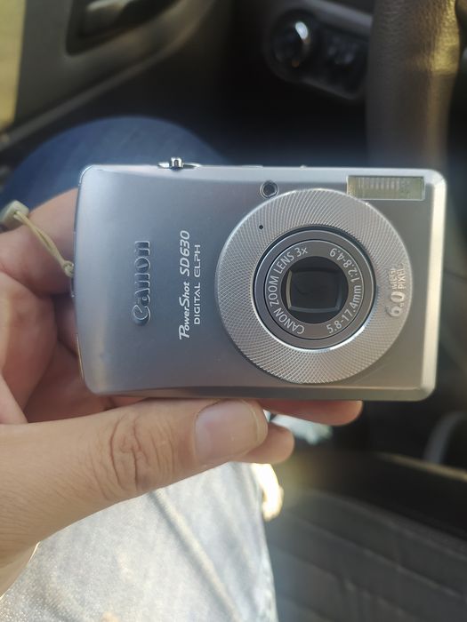 Это цифровая камера Canon PowerShot SD630 (также известная как Digital