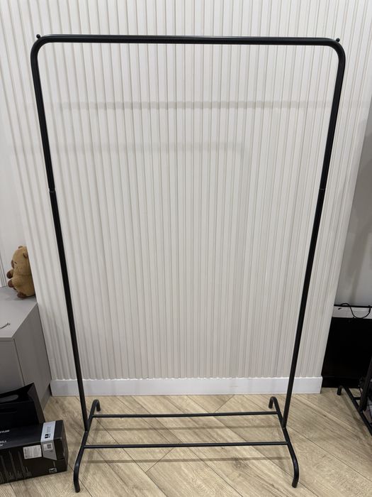 Продам вешалку напольную для одежды