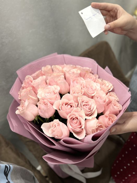 свежие розовые розы