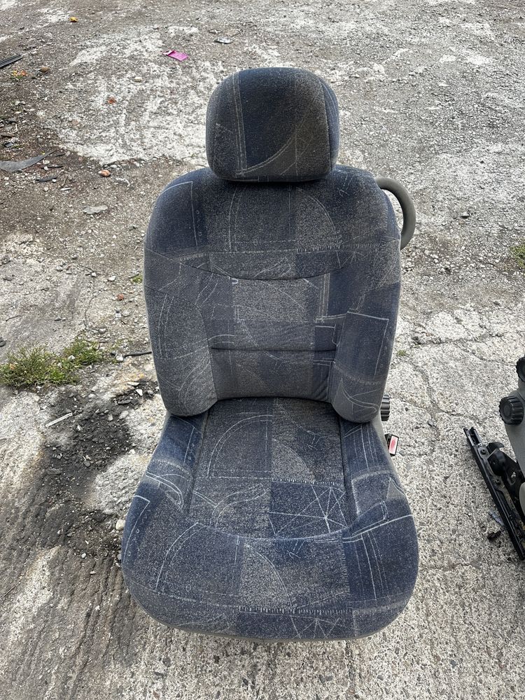 Предни седалки Renault Scenic 2000г