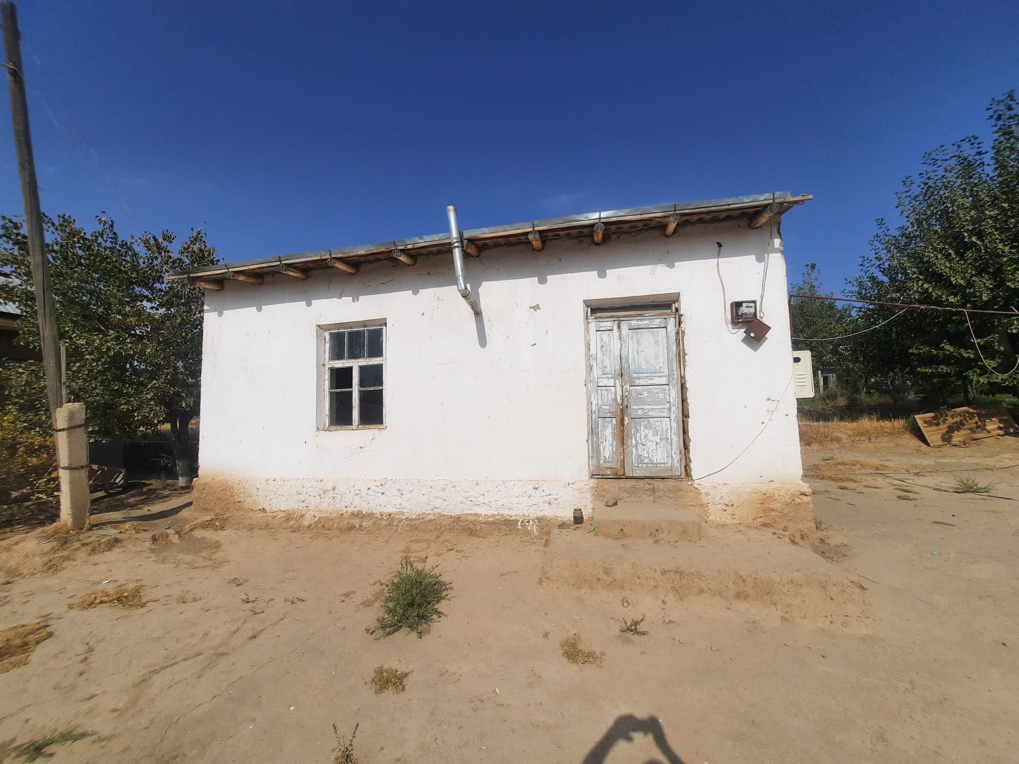 Dacha sotiladi. Forish tumani. Xonbandi shaharchasi. Bodomzor mahalla