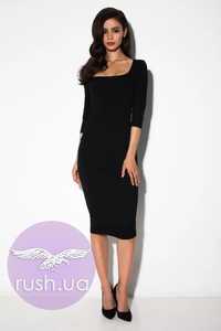 Черное платье-футляр с квадратным вырезом