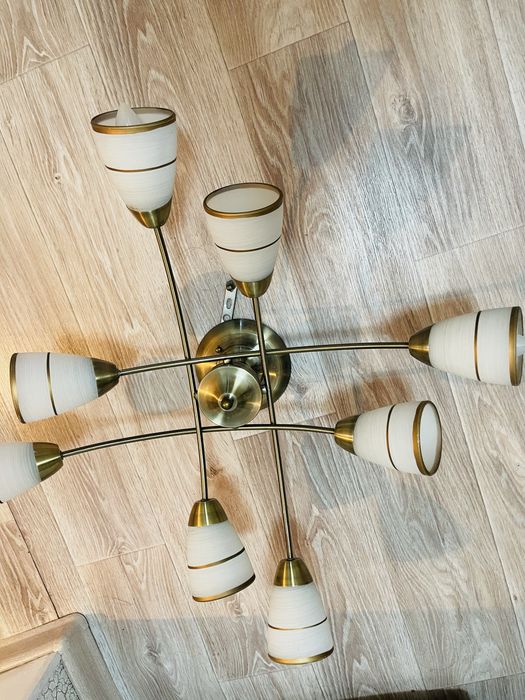 Продам люстру  в хорошем рабочем состоянии