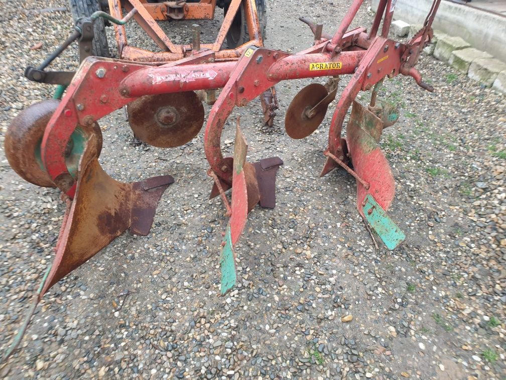 Plug Kverneland 2 bucati
