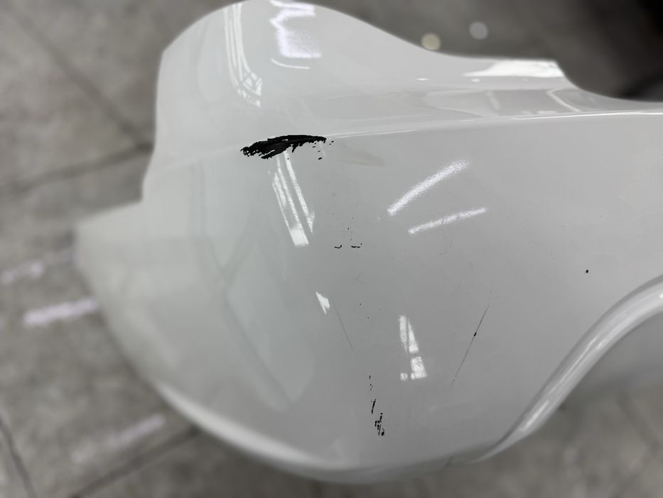 Nexia 2 orqa bamper sotiladi but butun faqat qirilgan joylari bor