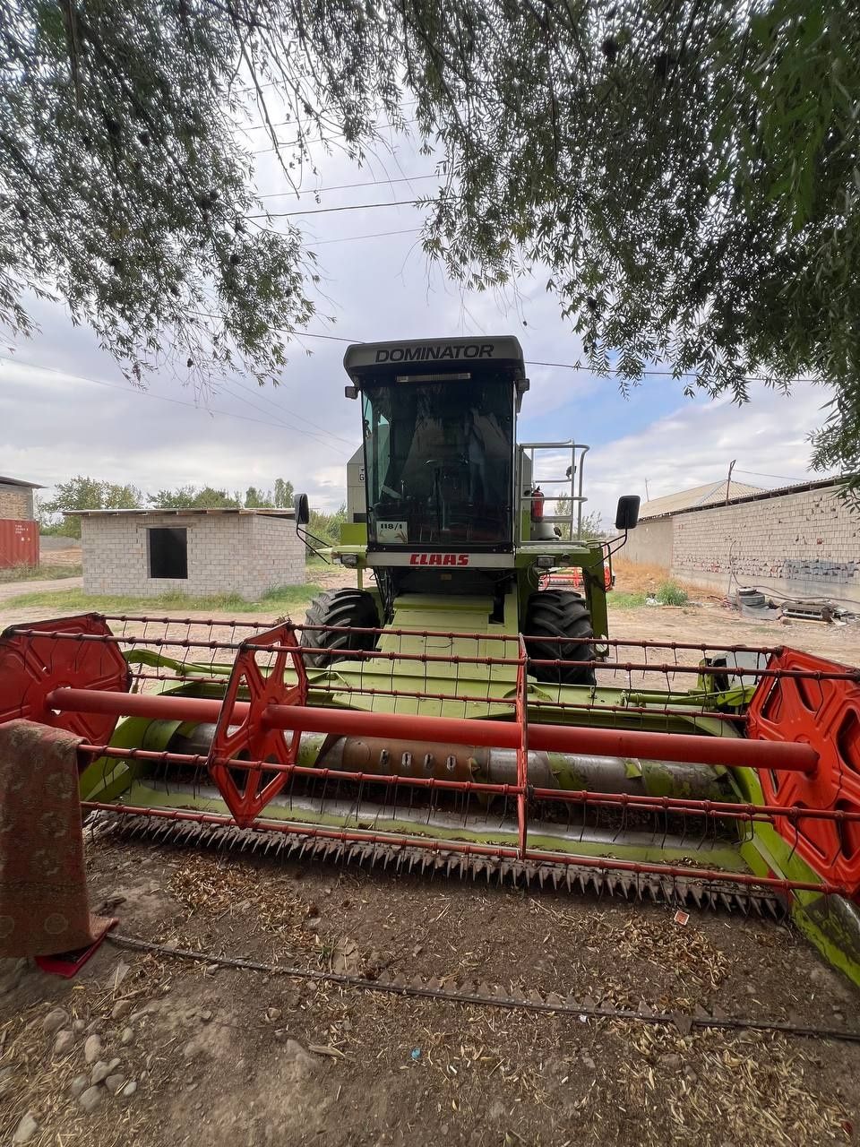 CLAAS Dominator 130